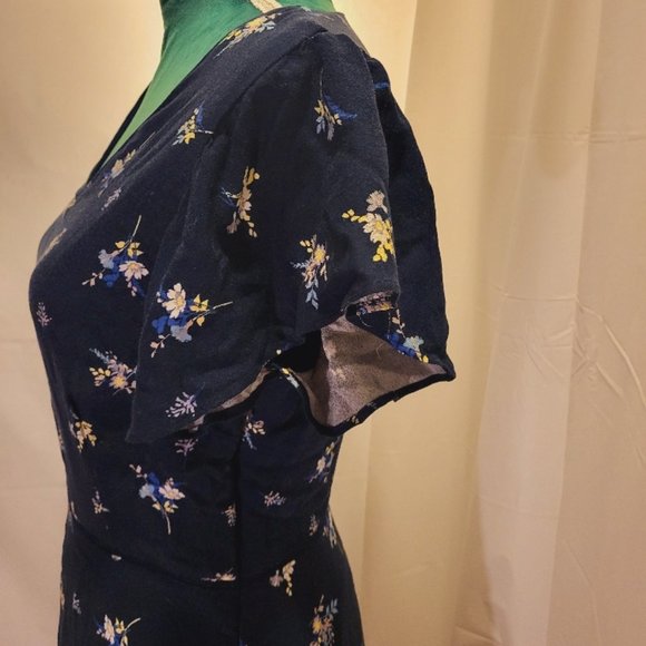 Simply Styled Navy Blue Floral V-Neck Flutter Sleeve Dress 6 - Picture 3 of 13